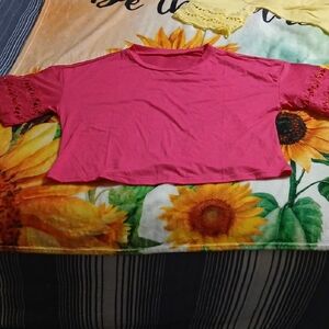 Women's Hot Pink Lace-Sleeve Cropped Tee